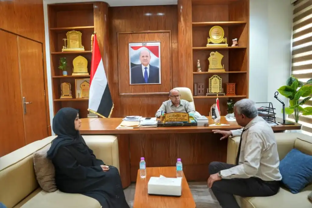 عضو مجلس القيادة الخنبشي يشيد بجهود المجلس الطبي ويبحث تعزيز استقرار الكهرباء في حضرموت