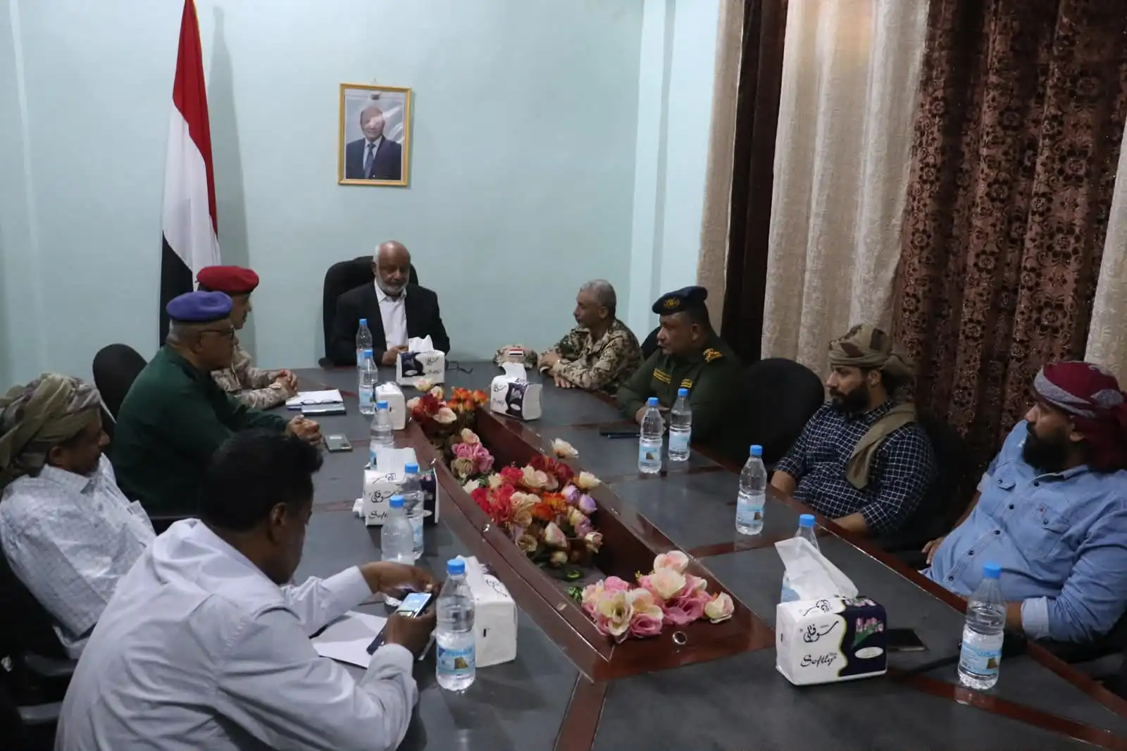 Le gouverneur d'Hodeïda discute avec la commission présidentielle des avancées de l'enquête sur l'assassinat du général Yahya Wahesh.