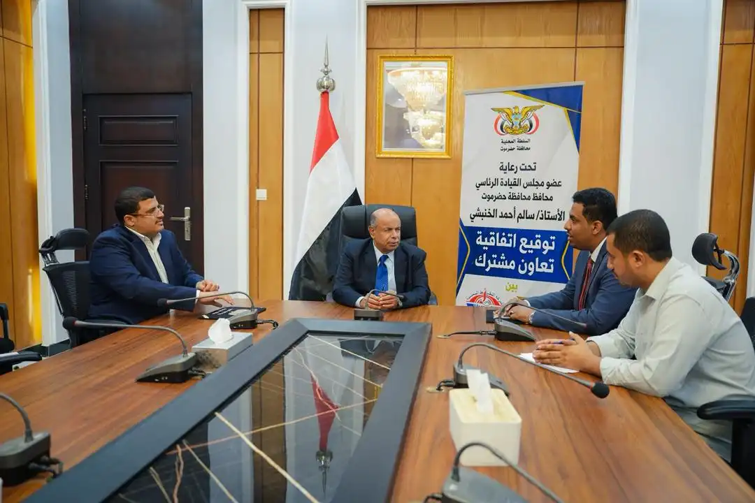 Le membre du Conseil de direction, Al-Khanbashi, parraine trois accords pour soutenir l'éducation, la formation professionnelle et le secteur de la santé.
