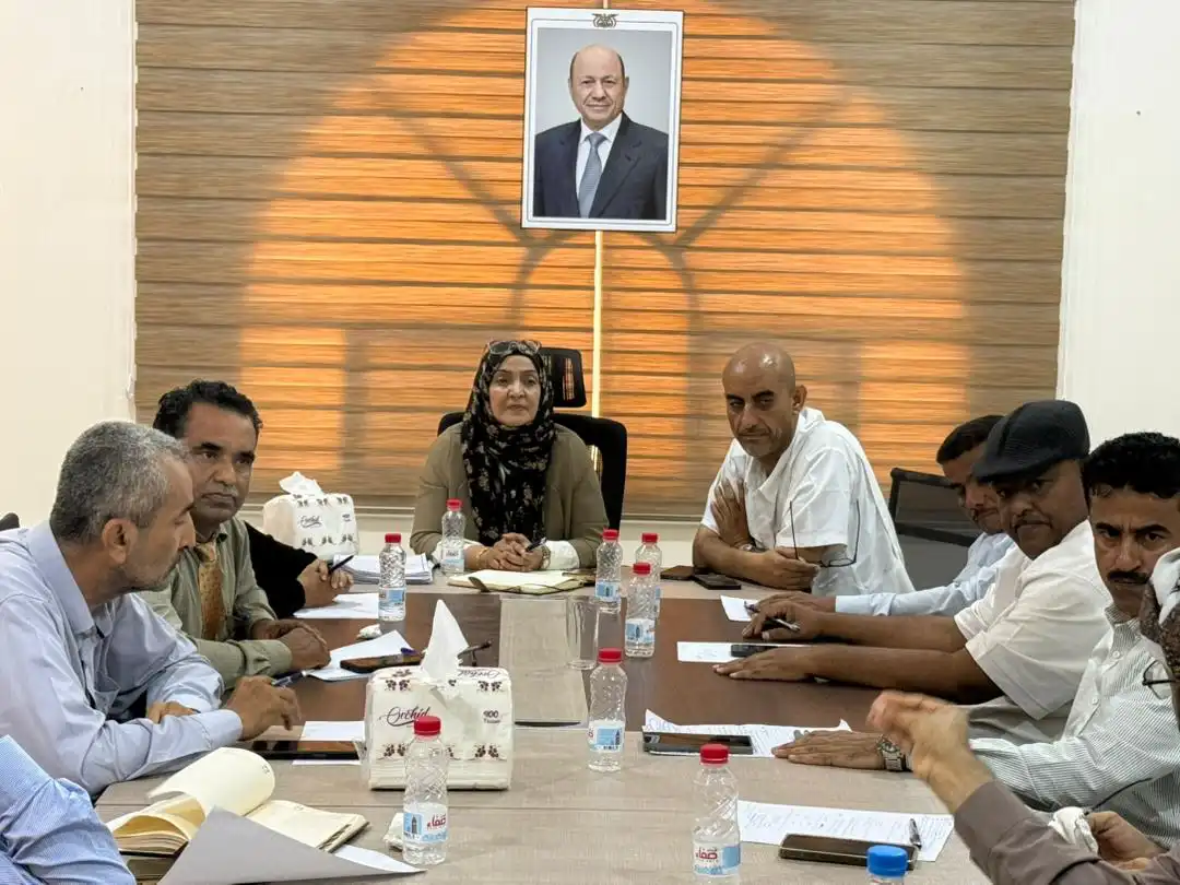 Réunion élargie à Aden pour discuter des plans du ministère des Affaires juridiques et renforcer le rôle des cadres dans la protection des intérêts de l'État.