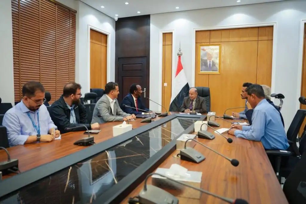 الخنبشي يبحث مع برنامج الغذاء العالمي توسيع التدخلات الإنسانية في حضرموت