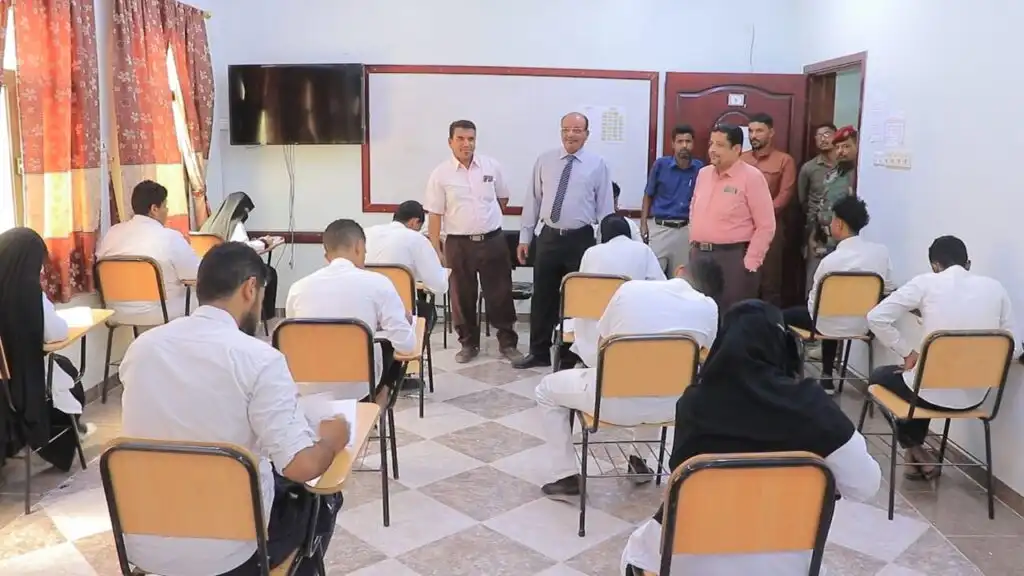 وكيل حضرموت يدشّن الامتحانات النهائية بمعهد العلوم الصحية في سيئون