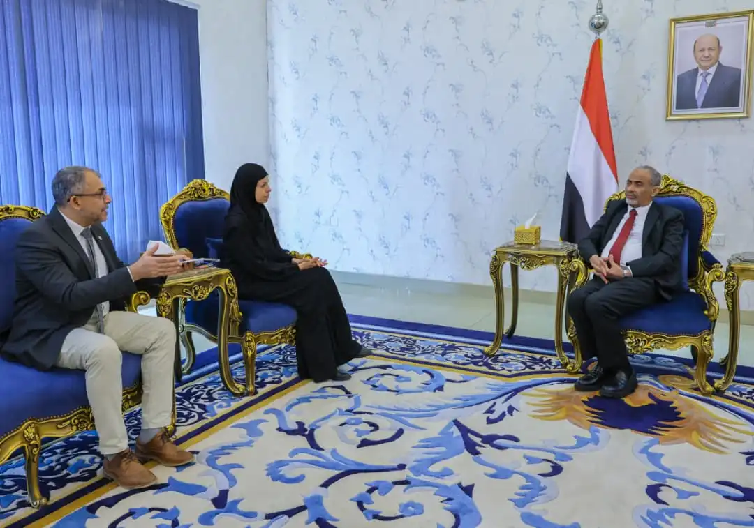 A member of the Leadership Council, Al-Sabahi, meets with a delegation from the International Committee of the Red Cross.