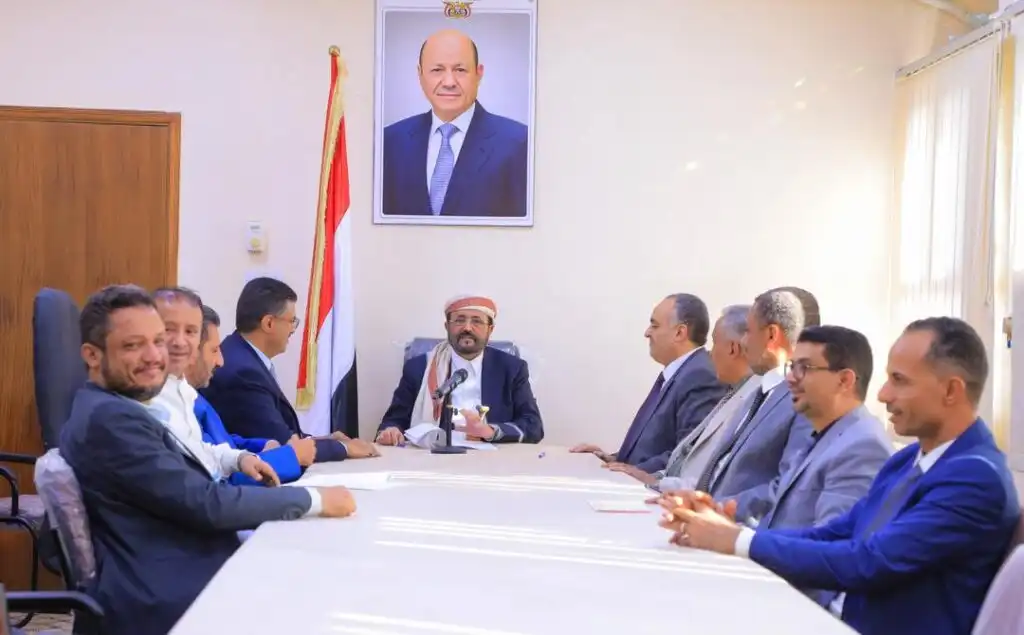 عضو مجلس القيادة العرادة يطلع على نتائج أعمال اللجنة المشتركة من وزارة المالية والبنك المركزي في ختام زيارتها لمأرب