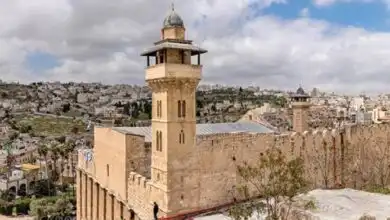 احتكار إدارة الحرم الإبراهيمي يؤجّج التوترات في الخليل