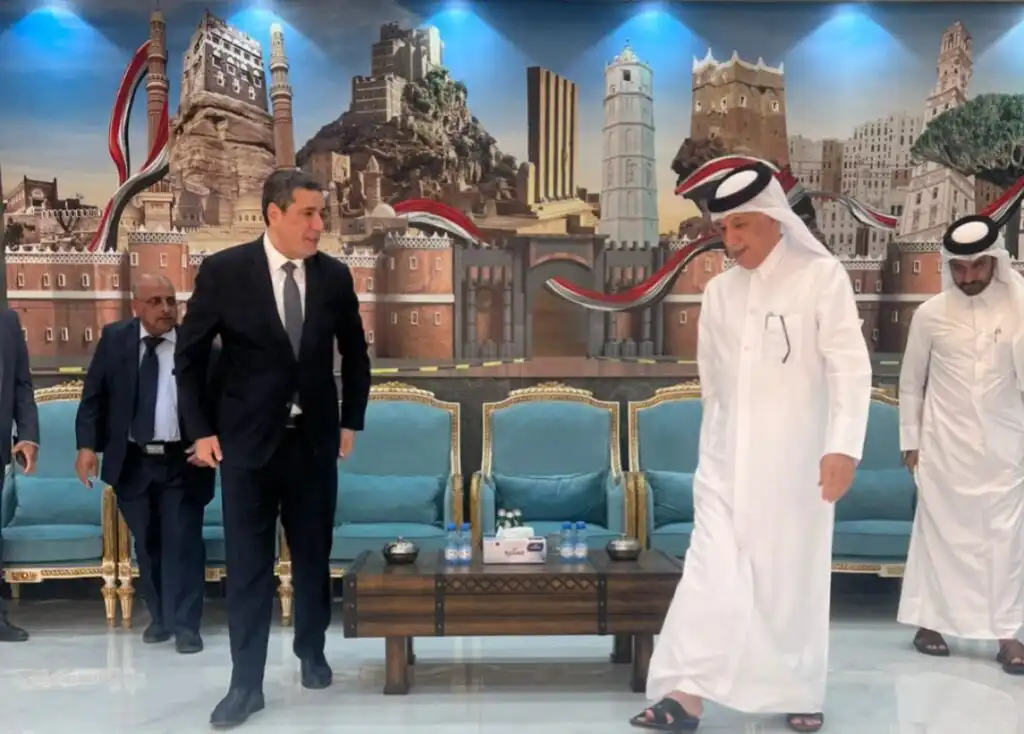 وزير الدولة للشؤون الخارجية القطري يقدم واجب العزاء في وفاة الرئيس السابق عبدربه منصور هادي