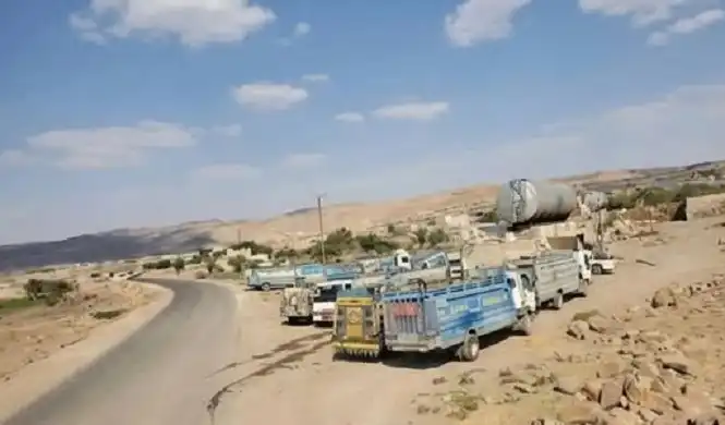 Crise aiguë de l'eau à Omran, ignorée par les milices houthis. La population souffre de cette situation alarmante.