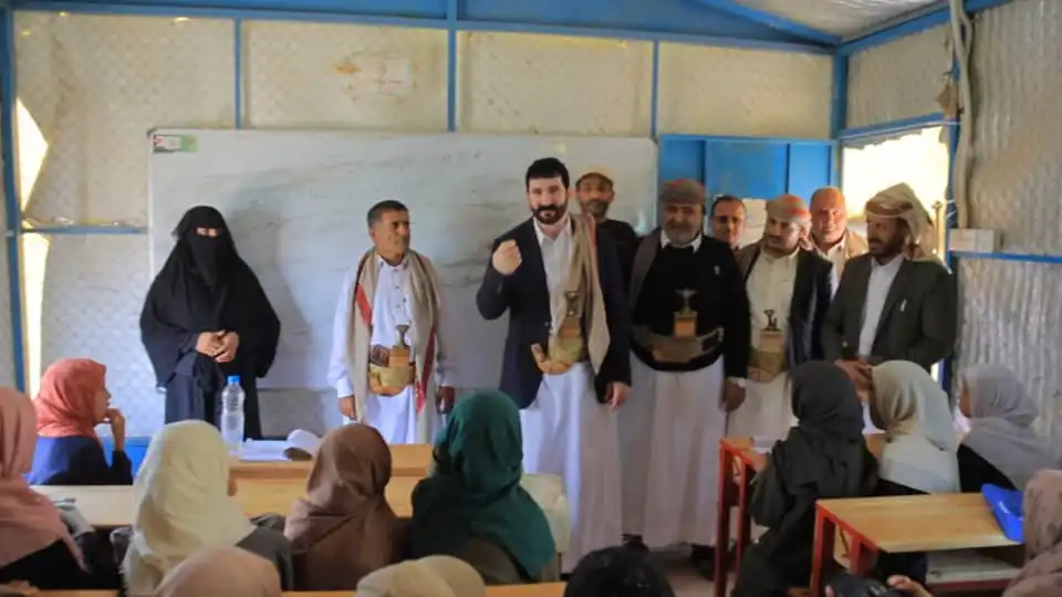 Mareb : Le conseil local de Sanaa, dirigé par le gouverneur Sharif, discute des problèmes des déplacés de la province.
