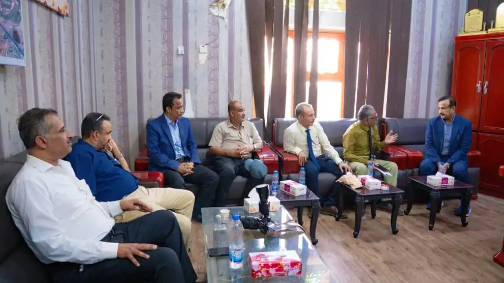 The Governor of Shabwa emphasizes the vital role of the Bar Association in promoting justice and discusses the Zakat Office's operations.