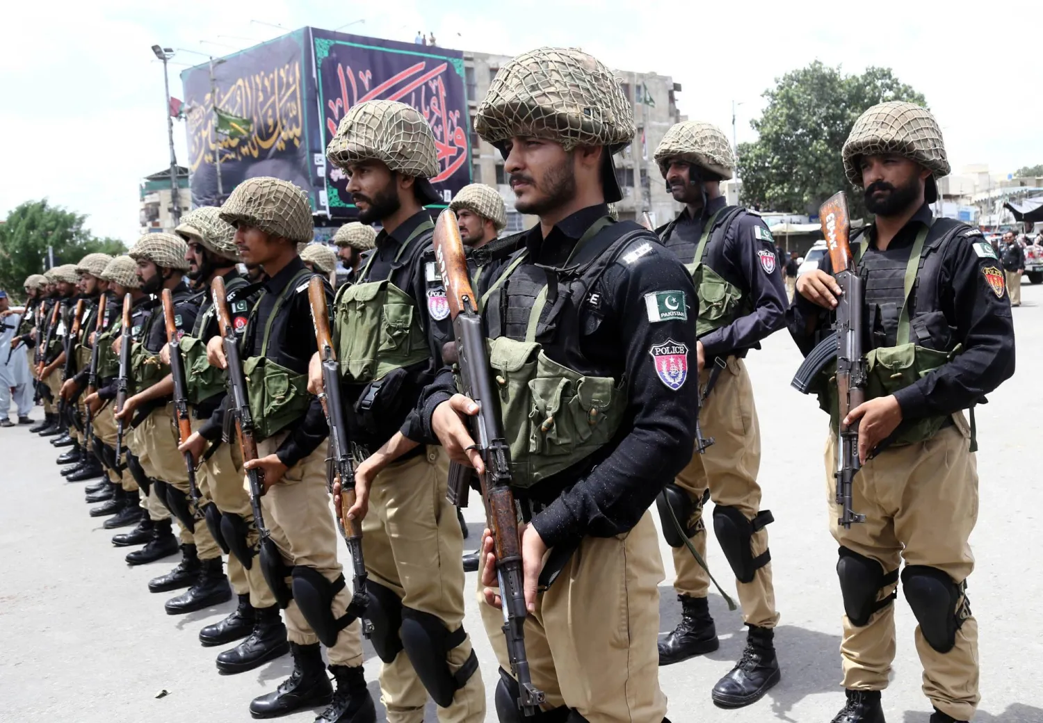 Le Pakistan annonce la mort de 29 terroristes lors d'opérations de sécurité à la frontière afghane.