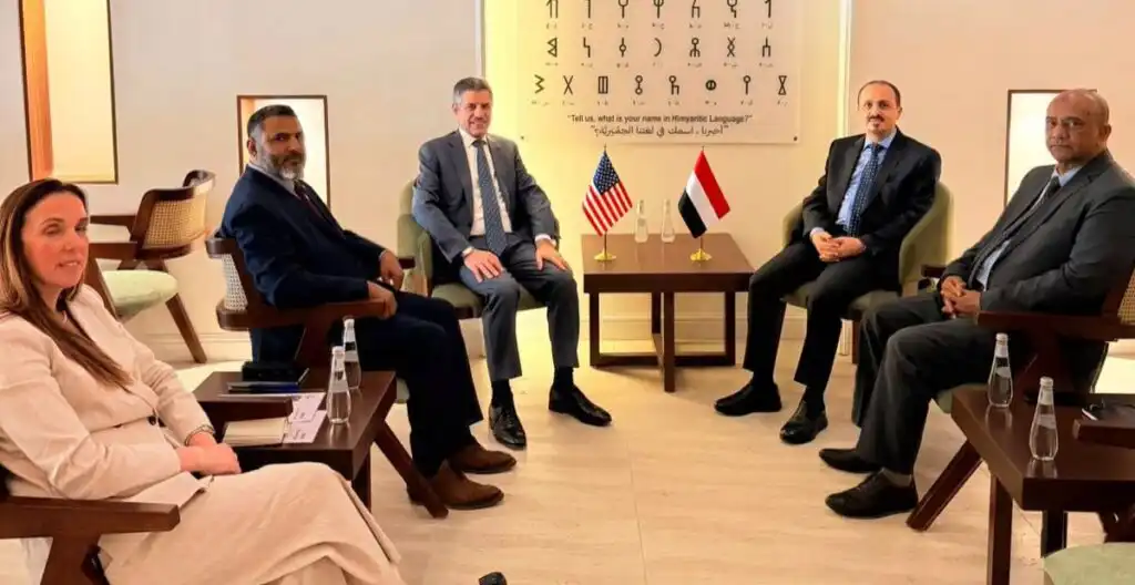 وزير الإعلام يلتقي السفير الأمريكي بمناسبة انتهاء فترة عمله
