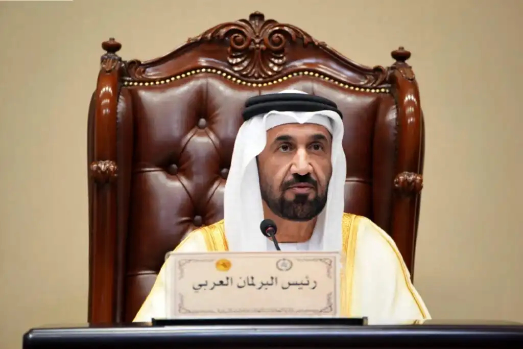 رئيس البرلمان العربي يدين تكرار الاعتداءات الإيرانية السافرة على دولة الكويت