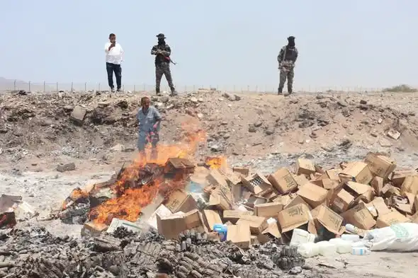 Des produits périmés détruits à Aden et Lahij pour protéger les consommateurs.