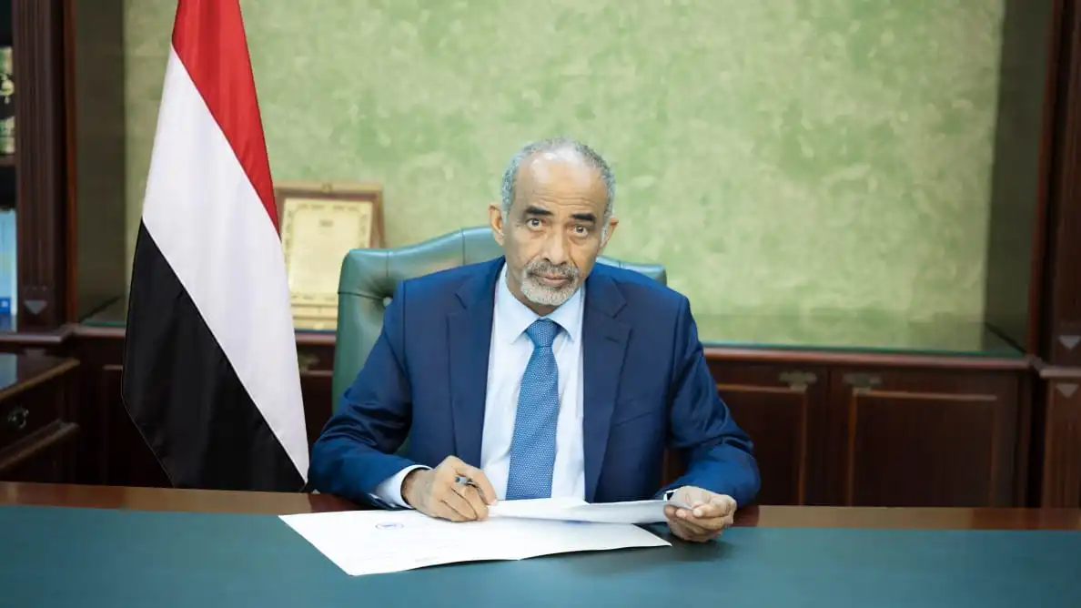 Council member Mahmoud Al-Sabahi meets with the U.S. ambassador to mark the conclusion of his tenure.