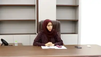 وزيرة الخارجية ونظيرها البحريني يبحثان التصعيد العسكري الحوثي والحصار المفروض على تعز