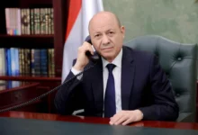 رئيس مجلس القيادة يبحث مع وزير الخارجية البريطاني مستجدات الأوضاع الوطنية والإقليمية