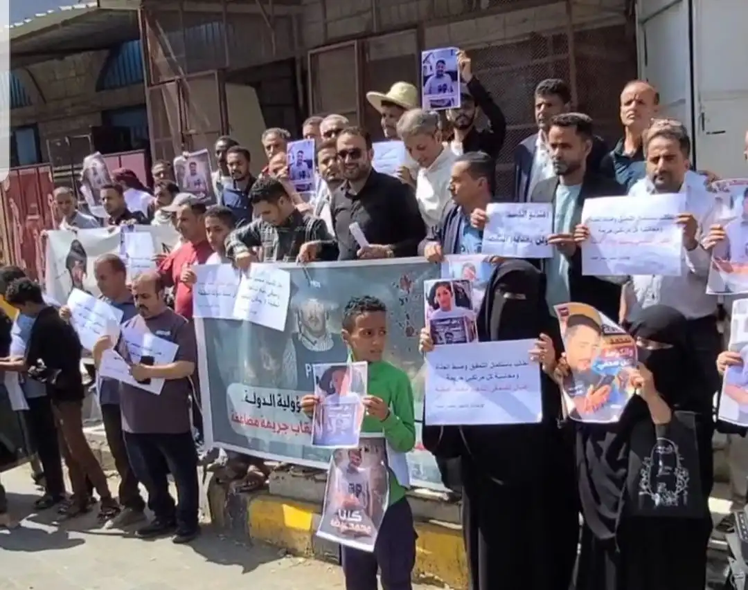 À Taiz, une manifestation dénonce l'assassinat du journaliste Mohamed Aida et appelle à la poursuite des coupables.
