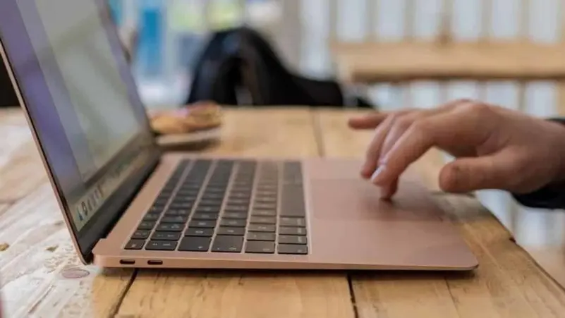خمس مزايا يفتقدها MacBook Neo مقارنة بماك بوك إير