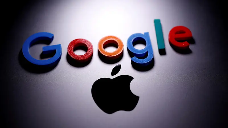 بين هوس الذكاء الاصطناعي وضبط نفس أبل
