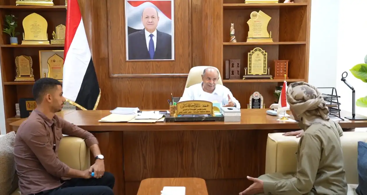 Le membre du Conseil de direction, Al-Khanbashi, s'informe sur la situation des contractuels des tribunaux et assure le soutien local.