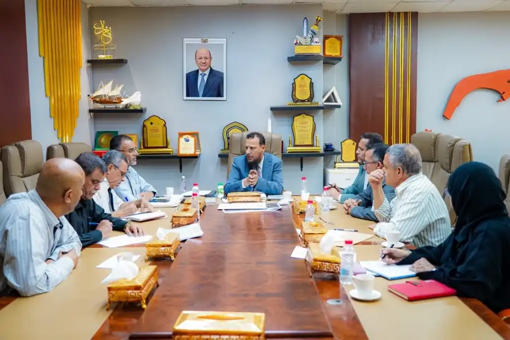 عدن.. اجتماع برئاسة المحافظ يناقش نتائج المرحلة الاولى من مشروع ترميم وإعادة إعمار المباني المتضررة من الحرب