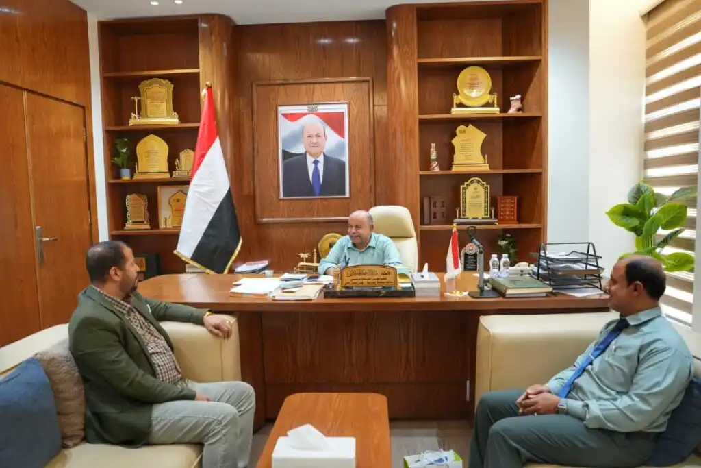 عضو مجلس القيادة الخنبشي يشيد بالدور الإنساني والتنموي لمؤسسة صلة للتنمية في دعم القطاع الصحي بحضرموت