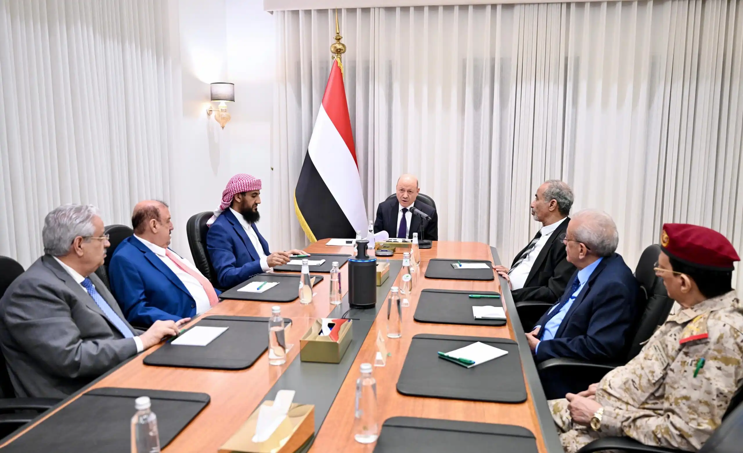 Le Conseil de défense national accuse les milices houthis et le régime iranien de l'escalade et adopte des mesures pour protéger la souveraineté.