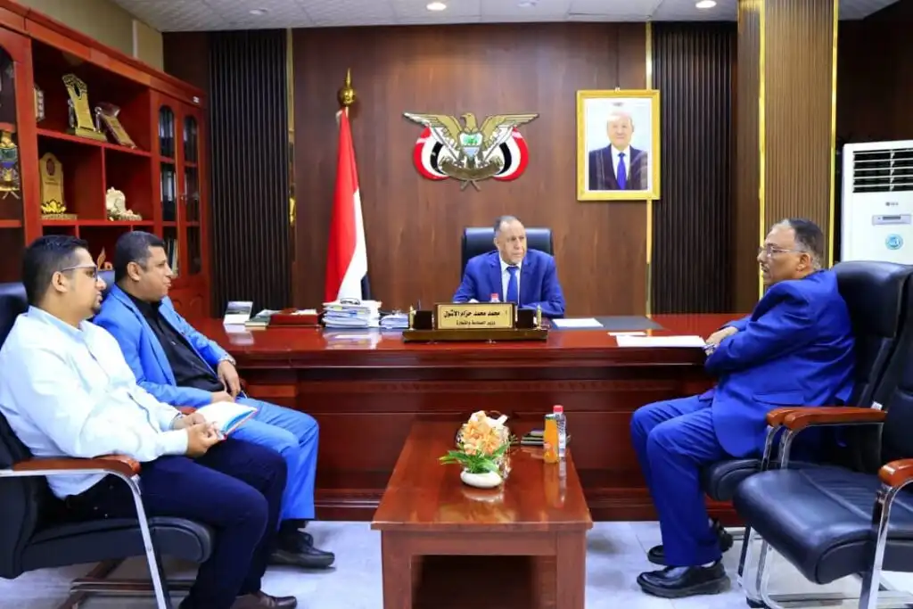 وزير الصناعة والتجارة يناقش مع رئيس مصلحة الجمارك تعزيز كفاءة المنظومة التجارية والجمركية