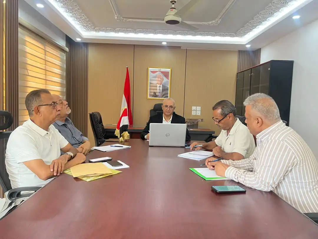 Le ministère de l'Eau et l'Organisation internationale pour les migrations discutent des mécanismes de mise en œuvre du projet d'assainissement à Marib.