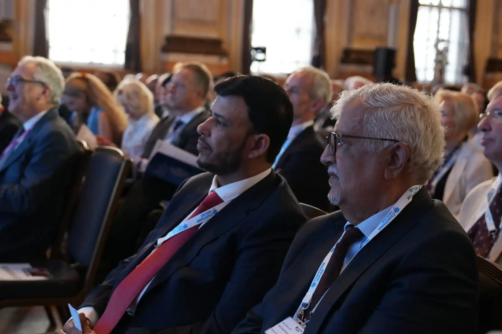 Le Dr. Abdullah Alimi, membre du Conseil de direction, participe à la Conférence de Londres 2026 en présence d'un public international distingué.