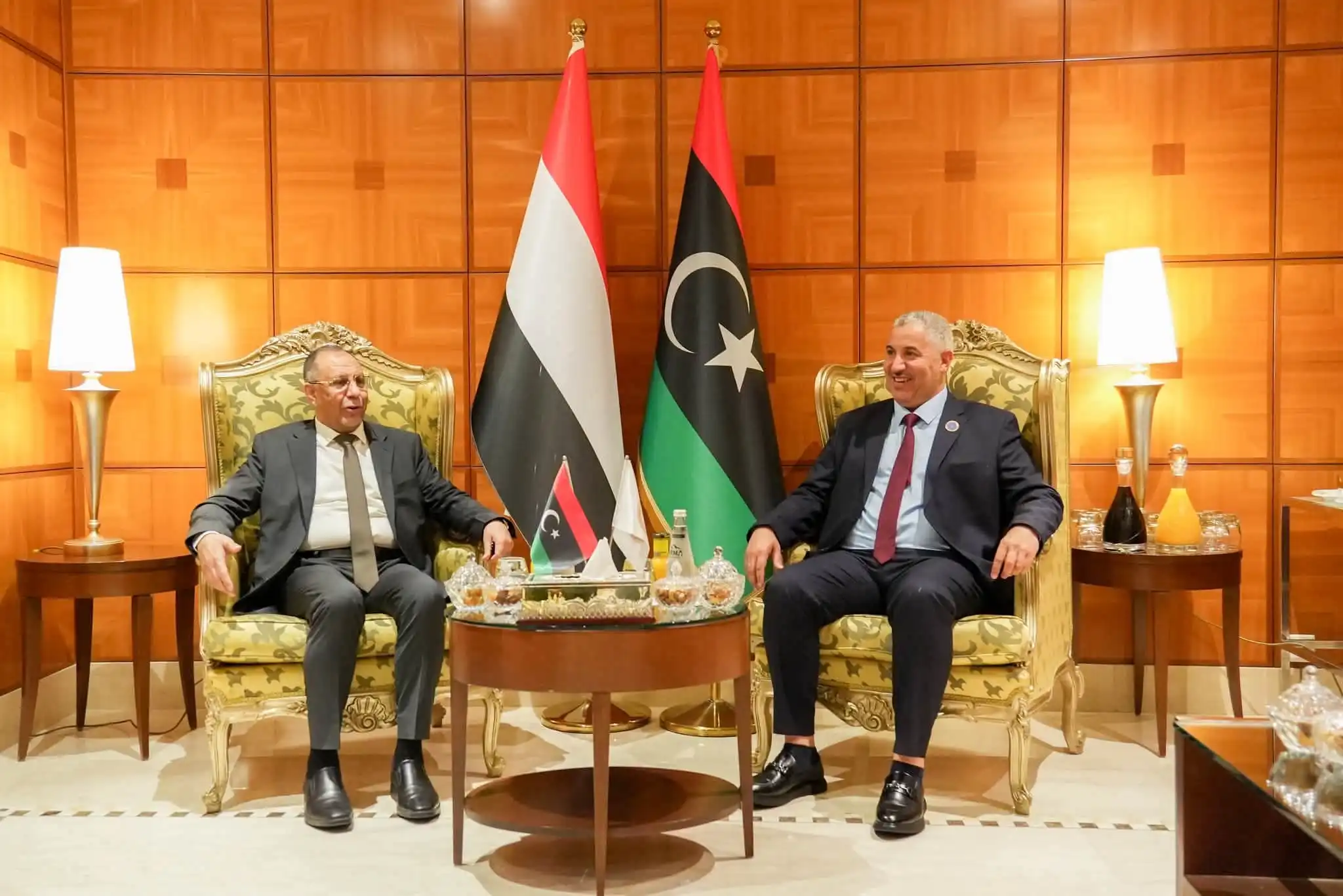 Le ministre de l'Industrie et du Commerce discute avec son homologue libyen de l'amélioration de la coopération industrielle et minière.