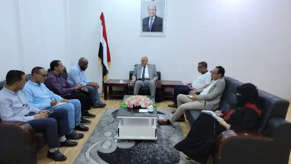 تعز.. المحافظ شمسان يبحث مع منظمة أطباء بلا حدود تعزيز التدخلات الصحية في المديريات الساحلية