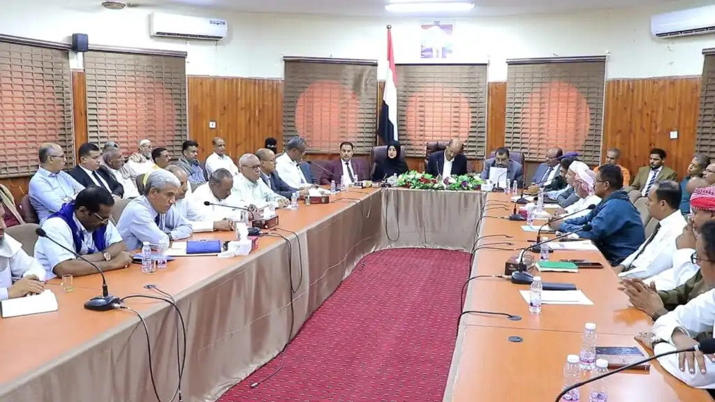 تنفيذي وادي حضرموت يستعرض الحساب الختامي وتقارير الأداء الخدمي والإعلامي