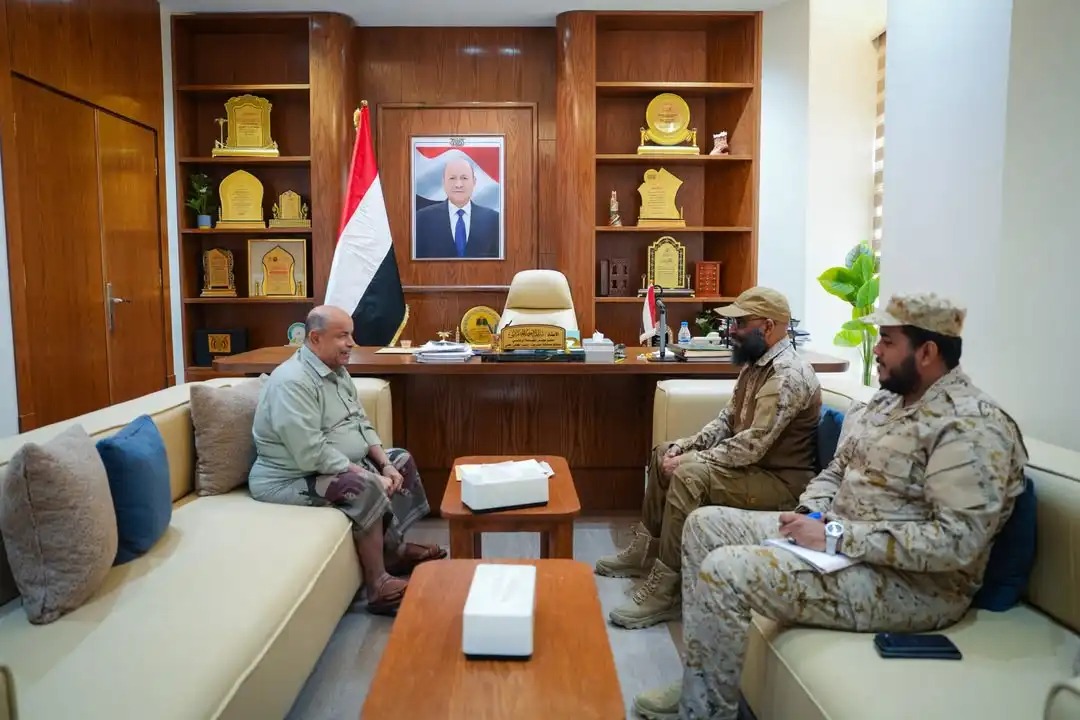 Le membre du Conseil de direction, Al-Khanbashi, se penche sur la situation militaire et souligne le renforcement de la coordination sécuritaire à Hadramout.