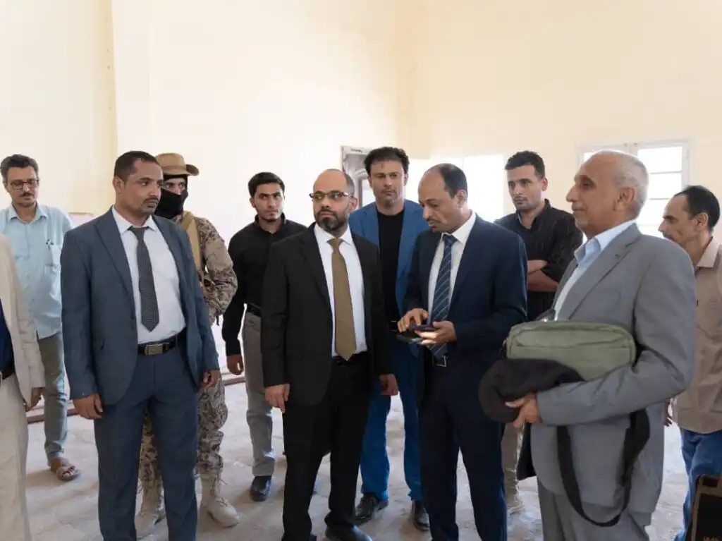 وزير الاتصالات يطّلع على أوضاع هيئة البريد والتوفير البريدي بعدن