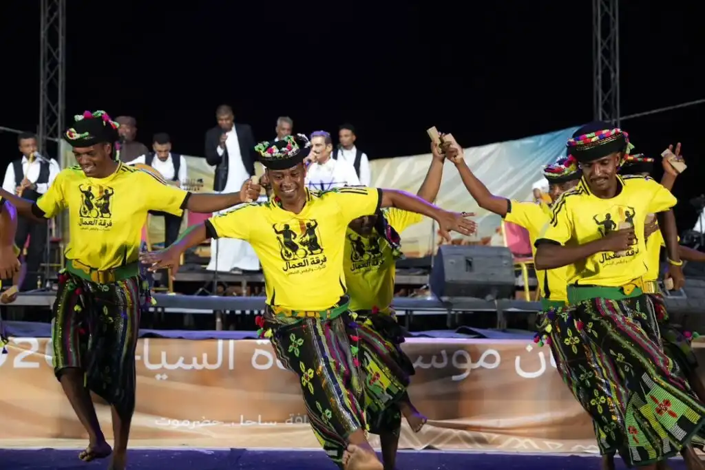 عضو مجلس القيادة الخنبشي يشارك أبناء حضرموت وزوارها فعاليات مهرجان موسم البلدة السياحي 2026