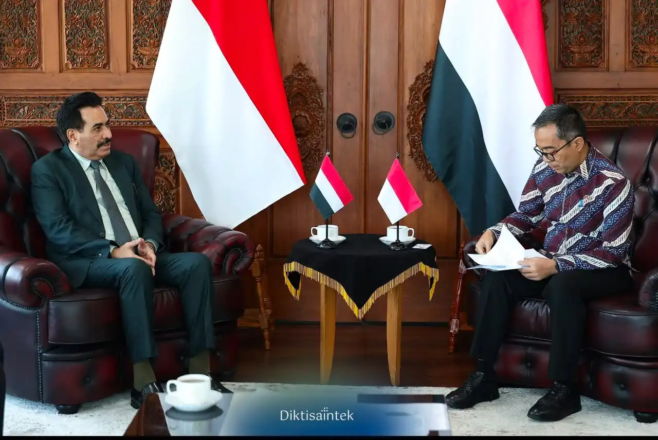 L'ambassadeur du Yémen discute avec le ministre indonésien de l'Enseignement supérieur du renforcement de la coopération.