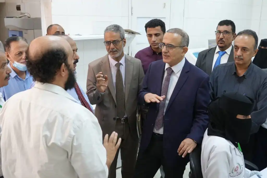 وزير الصحة يدشن التشغيل الرسمي للمستشفى المركزي لعلاج الأورام في عدن بسعة 170 سريرا