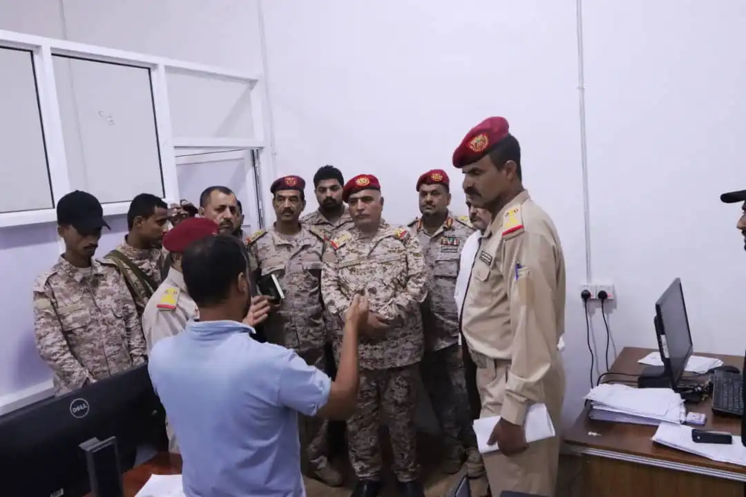Le sous-ministre de la Défense inspecte la préparation des services médicaux à l'hôpital militaire d'Aboud à Aden.