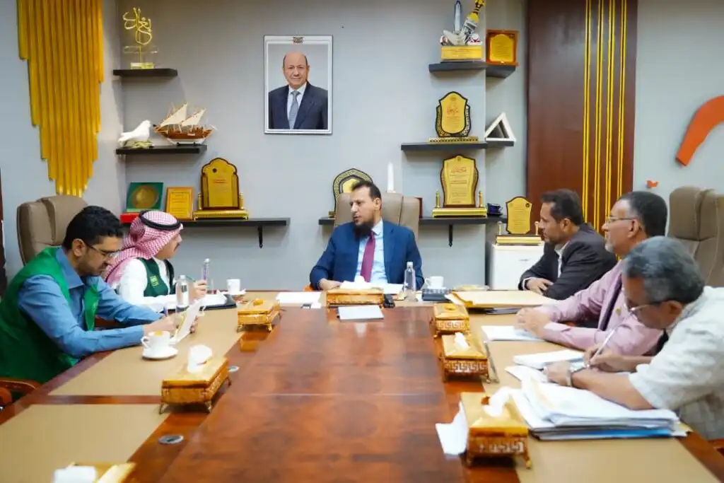 وزير الدولة محافظ عدن يبحث مع البرنامج السعودي سير العمل في عدد من المشاريع التنموية والخدمية