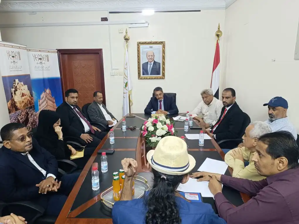 Réunion présidée par le ministre de la Culture pour discuter du développement du secteur hôtelier et de la promotion du tourisme.