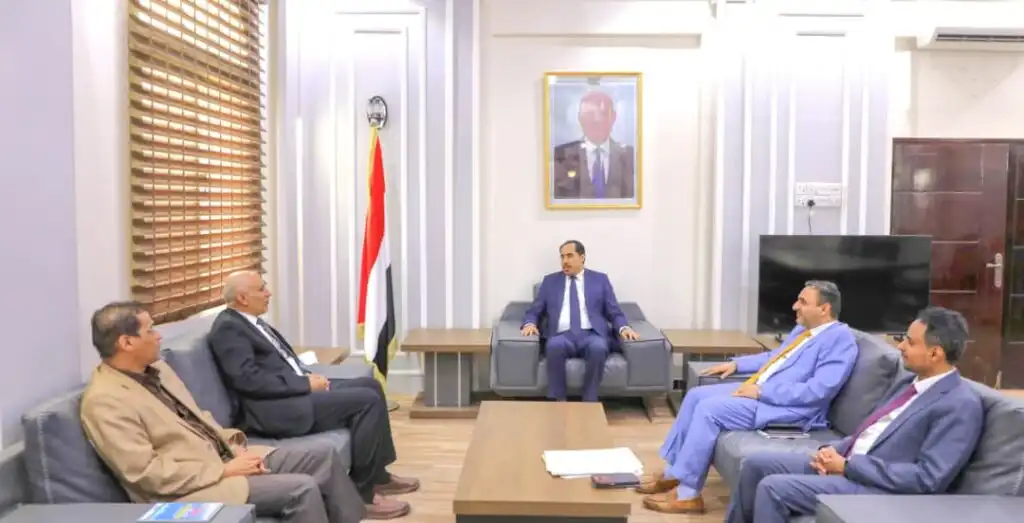 وزير الشباب والرياضة يناقش مع رئيس جامعة إقليم سبأ تعزيز التعاون وانشاء كلية للتربية الرياضية