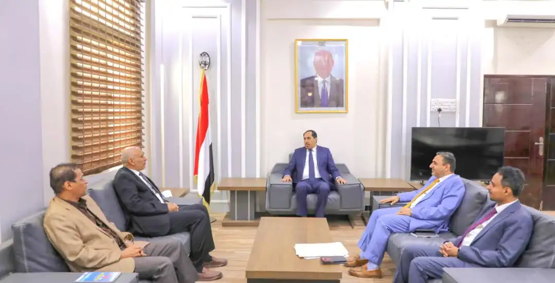وزیر جوانان و ورزش با رئیس دانشگاه استان سبأ درباره تقویت همکاری و تأسیس دانشکده تربیت بدنی گفتگو کرد.