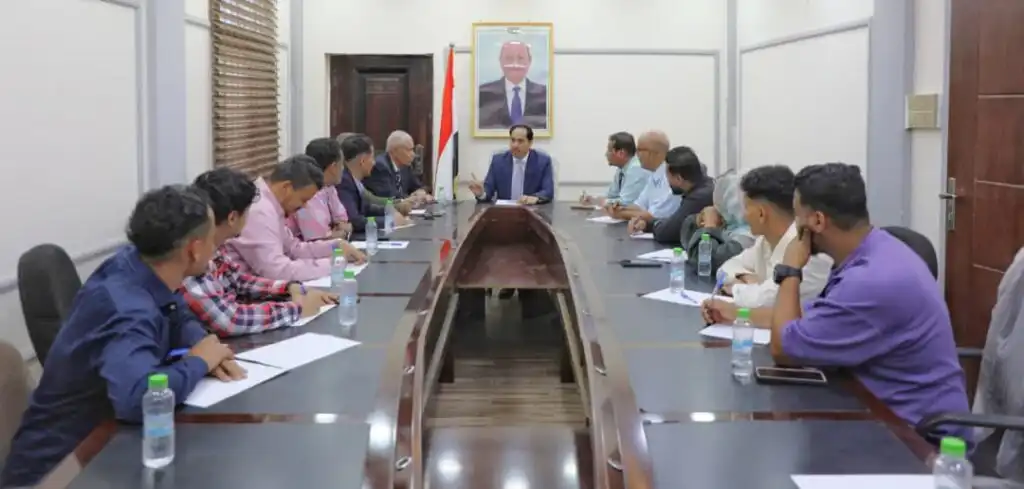 عدن.. وزير الشباب والرياضة يناقش أوضاع نادي الروضة وسبل تفعيل أنشطته