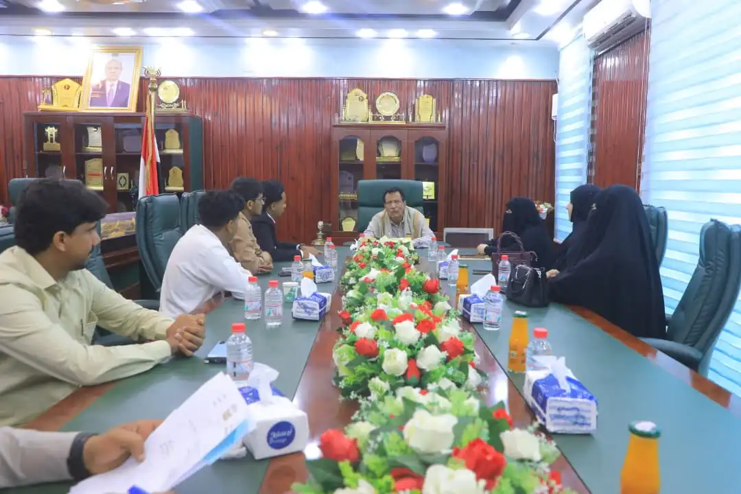 Le gouverneur de Mahra affirme le soutien des autorités locales aux initiatives des jeunes.