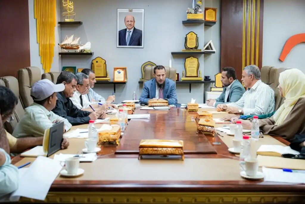 وزير الدولة محافظ عدن يطلع على الاستعدادات الجارية للعام الدراسي القادم 2026/ 2027