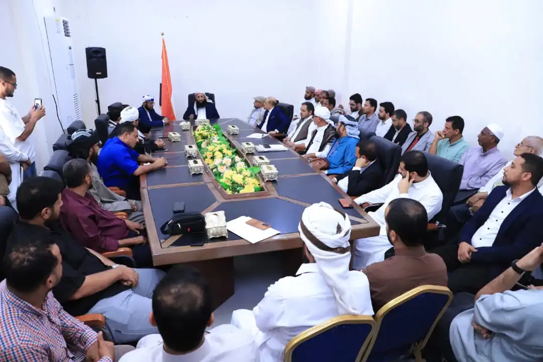 Le ministre des Awqaf et de l'Orientation préside une réunion élargie pour discuter des performances et des moyens d'améliorer le travail.