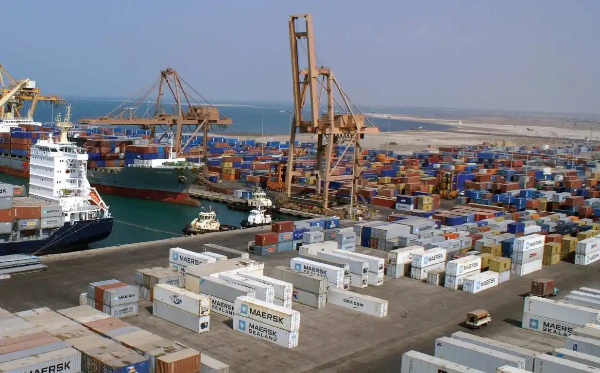An international report reveals, with data, the false claims regarding the blockade of ports controlled by Houthi militias.