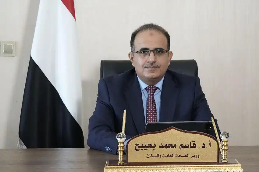 وزير الصحة يوجّه بتكثيف الرقابة على المنشآت الصحية الحكومية والخاصة في المحافظات