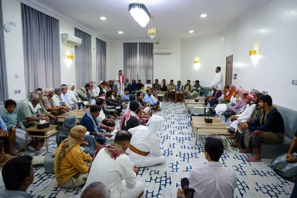 عضو مجلس القيادة الخنبشي يلتقي وفداً من رئاسة حلف قبائل حضرموت ويؤكد أهمية توحيد الصف والرؤى لخدمة أبناء المحافظة